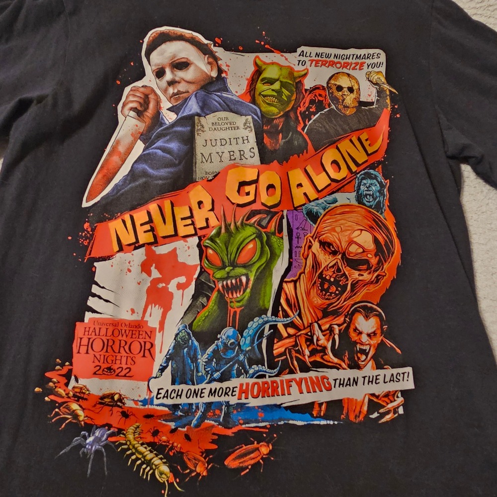 Universal Studios Halloween Horror Nights 2022 Never Go Alone T-Shirt Mens M
